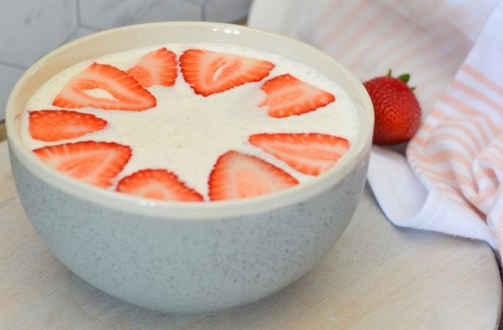 Strawberries & Cream Smoothie Bowl | HLTH Code
